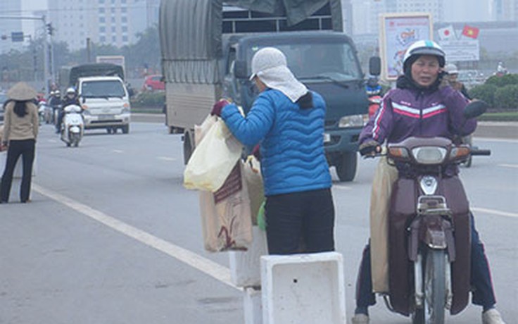 Đại lộ nghìn tỷ biến thành nơi bày bán bánh mỳ